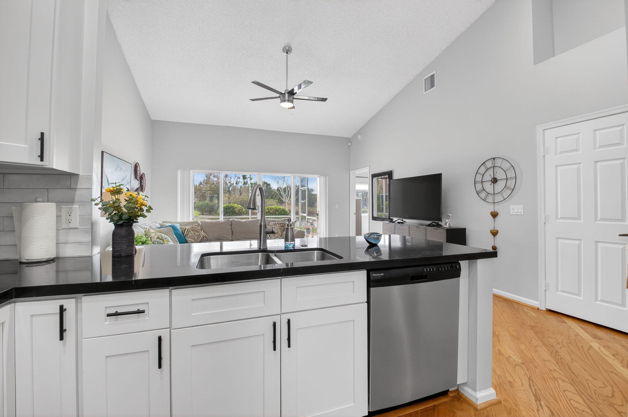 8470 Vía Serena Boca Raton, FL 33433 - Photo 9 of 66 19-web-or-mls-DSC_8272