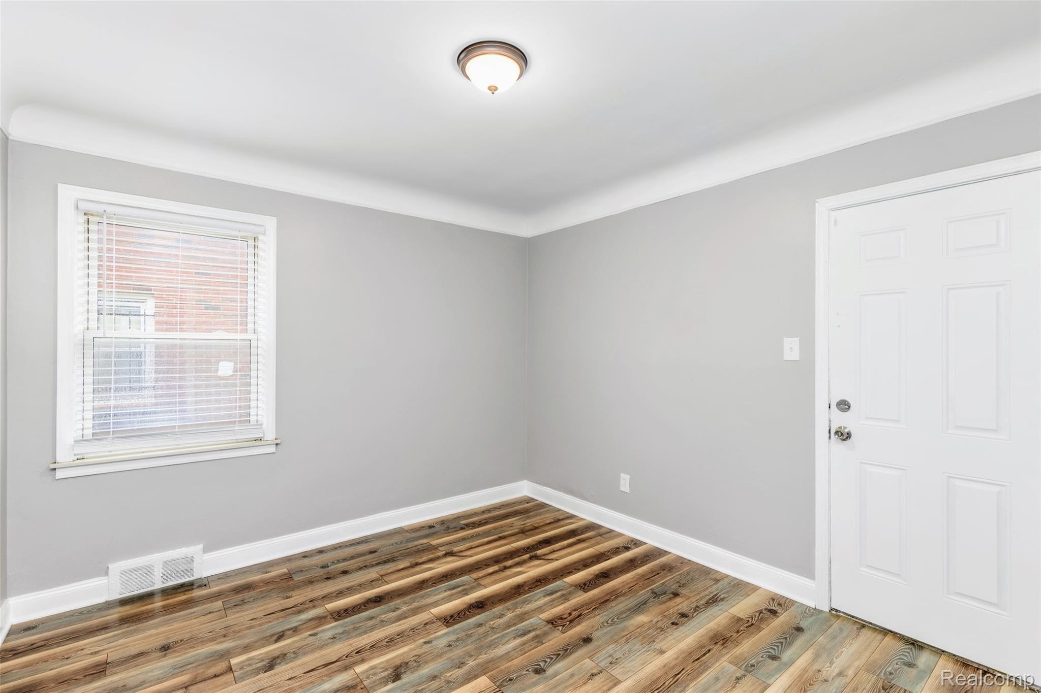 5242 Alter Road Detroit, MI 48224 - Photo 9 of 29 5242 Alter Rd-8.jpg