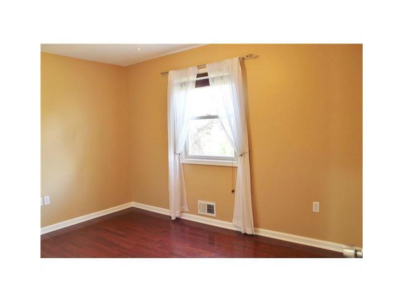 540 Roosevelt Road Pittsburgh, PA 15237 - Photo 12 of 25 Bedroom.