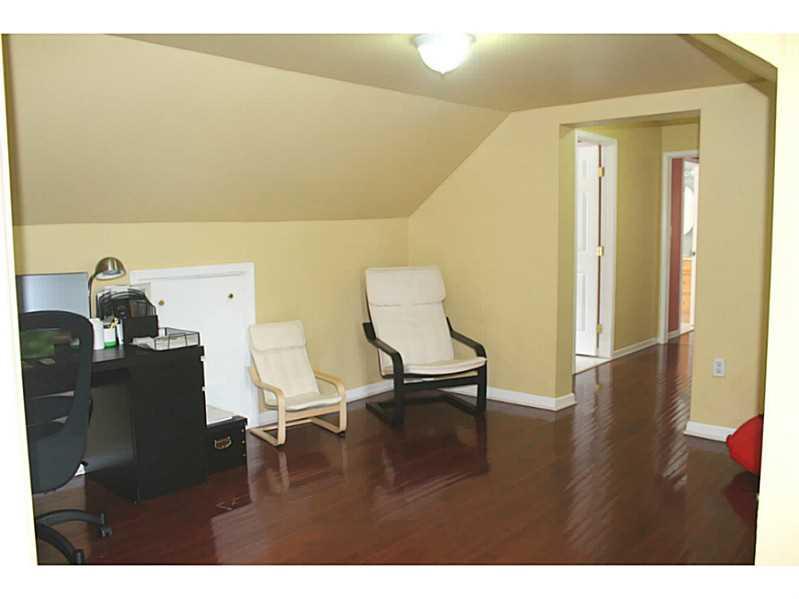 540 Roosevelt Road Pittsburgh, PA 15237 - Photo 13 of 25 Family Room.