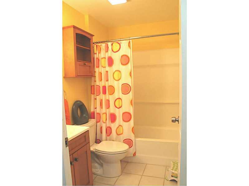 540 Roosevelt Road Pittsburgh, PA 15237 - Photo 17 of 25 Full Bath.