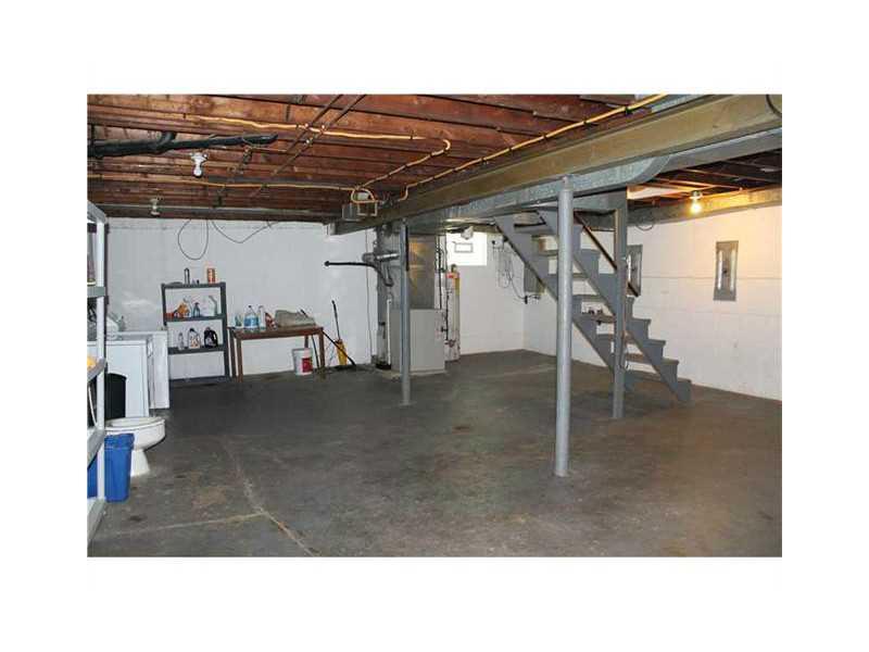 540 Roosevelt Road Pittsburgh, PA 15237 - Photo 20 of 25 Basement/Game Room.