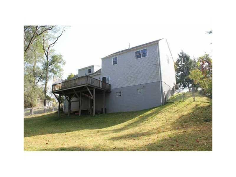 540 Roosevelt Road Pittsburgh, PA 15237 - Photo 22 of 25 Exterior Back.