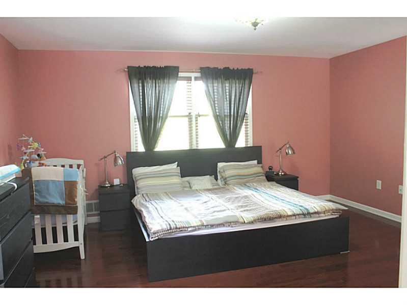 540 Roosevelt Road Pittsburgh, PA 15237 - Photo 8 of 25 Master Bedroom.