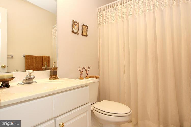 15619 Thompson Road Silver Spring, MD 20905 - Photo 19 of 27 Hall Bath