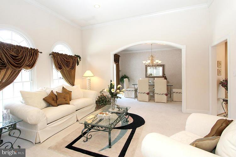 15619 Thompson Road Silver Spring, MD 20905 - Photo 3 of 27 Formal Living Room