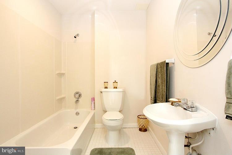 15619 Thompson Road Silver Spring, MD 20905 - Photo 25 of 27 Full Bath