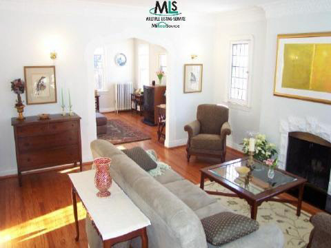 252 Fisher Road Grosse Pointe, MI 48230 - Photo 3 of 9 782927-2.JPG