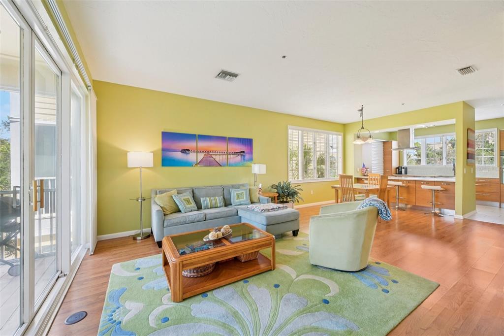 660 Cedars Court Longboat Key, FL 34228 - Photo 4 of 35 a living room with furniture and a table