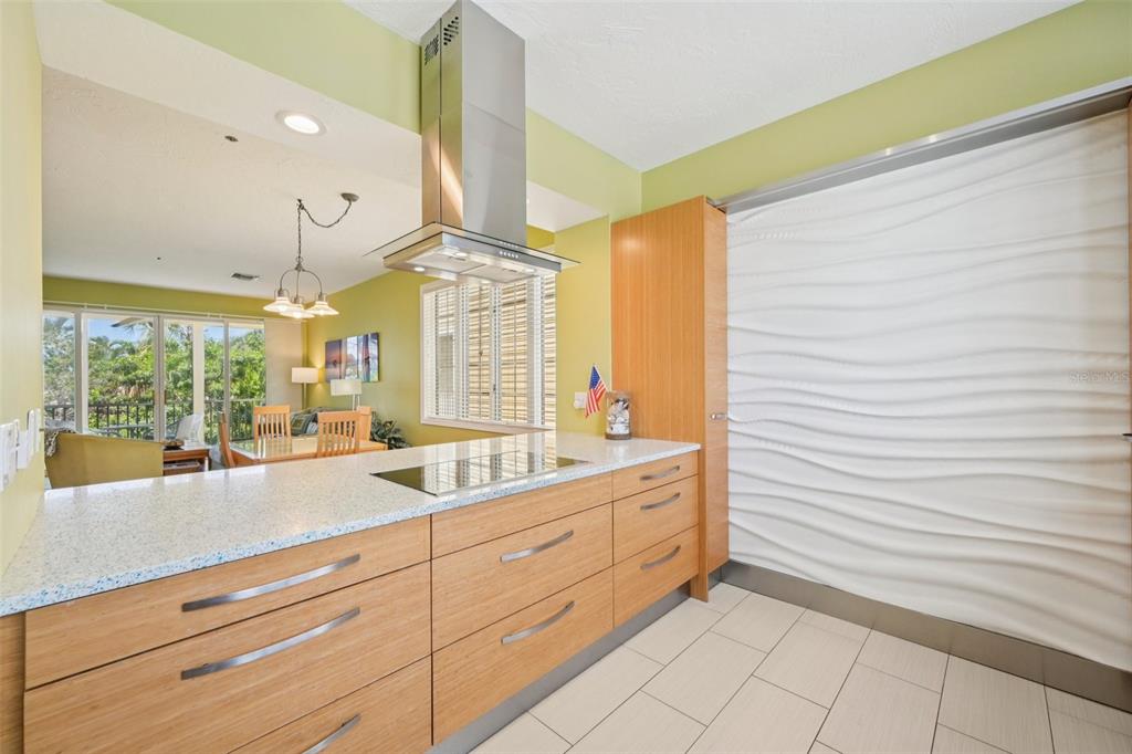 660 Cedars Court Longboat Key, FL 34228 - Photo 10 of 35 a very nice looking room with a large window