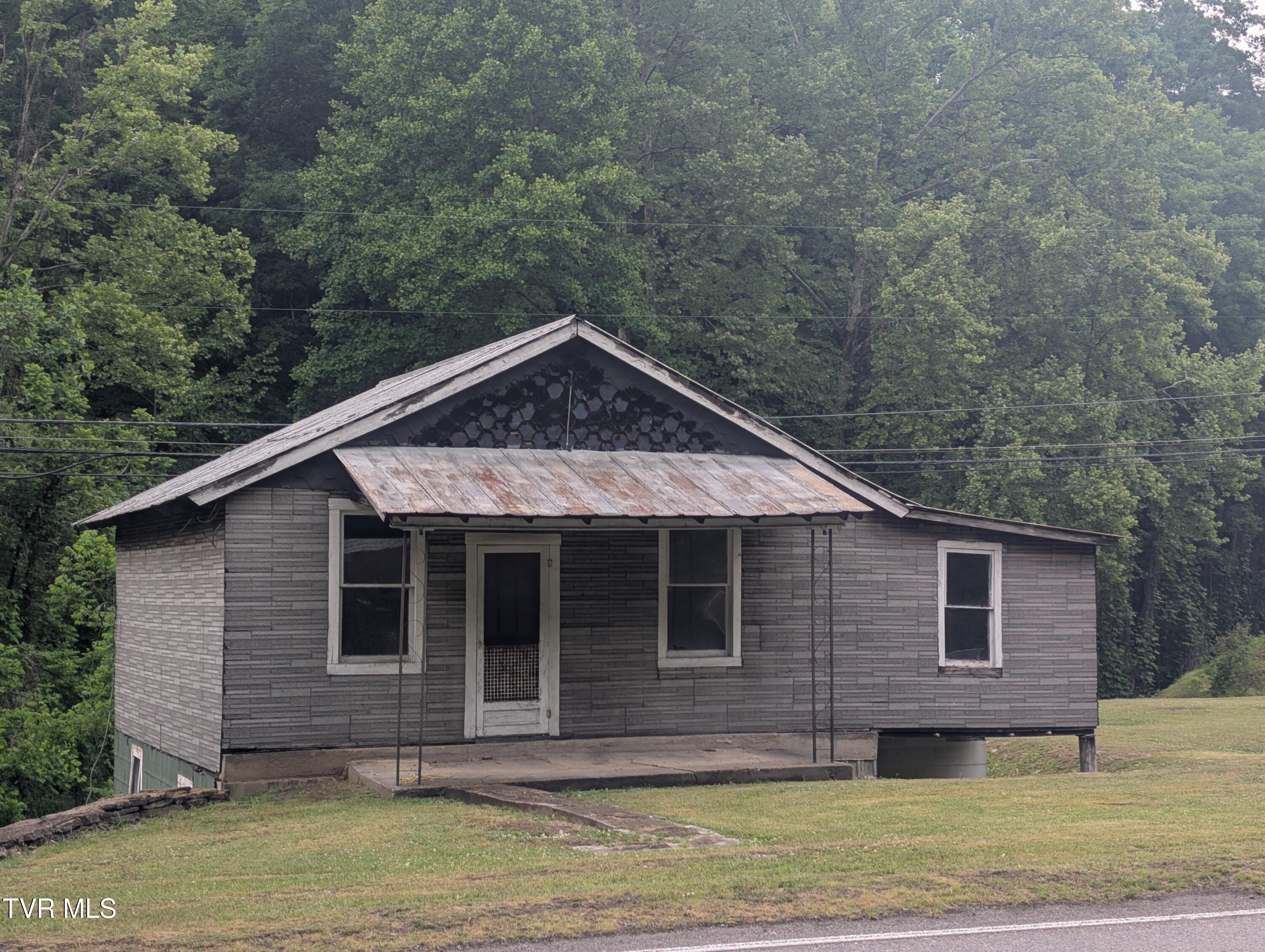 9912 Sandlick Road Bee, VA 24217 - Photo 10 of 26 PXL_20260521_223933717