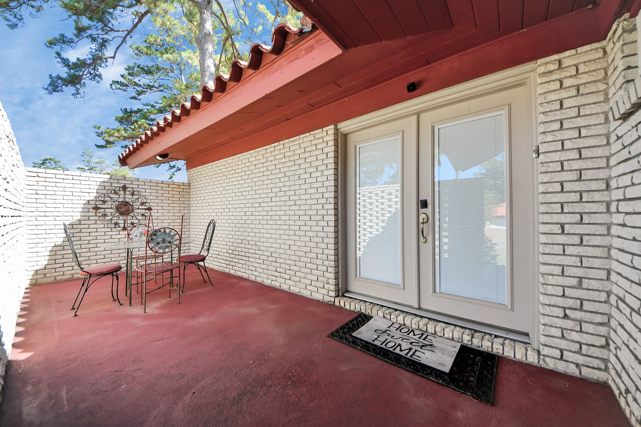 142 Wall Street Cleveland, TX 77327 - Photo 11 of 36 Side private patio.