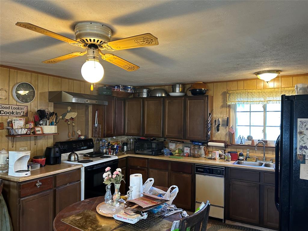 138 Choctaw Trail Whitney, TX 76692 - Photo 5 of 14 a kitchen with a sink cabinets and window