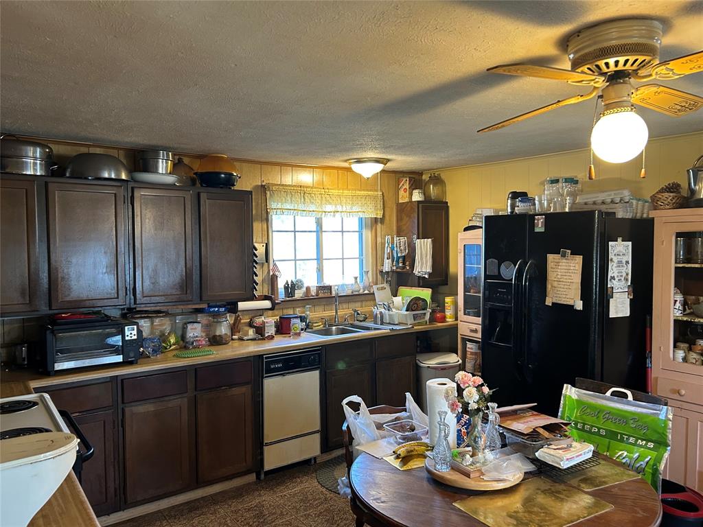 138 Choctaw Trail Whitney, TX 76692 - Photo 6 of 14 a kitchen with a sink and cabinets