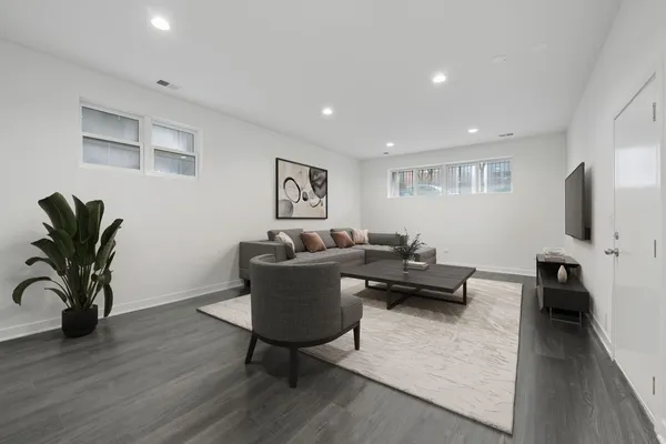 $5,100 | 1952 West Ohio Street, Unit 1E, Chicago, IL 60622