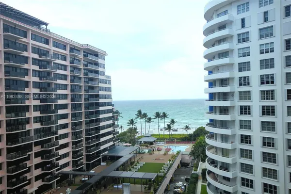 a view of a yard with palm trees