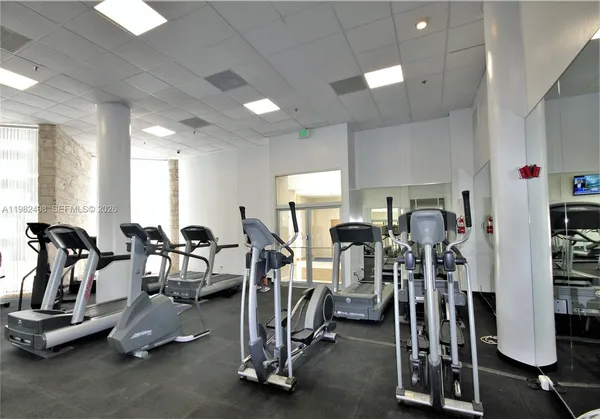 $6,500 | 5161 Collins Avenue, Unit 1004, Miami Beach, FL 33140