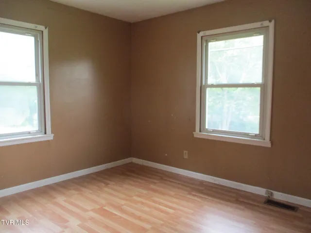 $184,900 | 19374 Benhams Road, Bristol, VA 24202