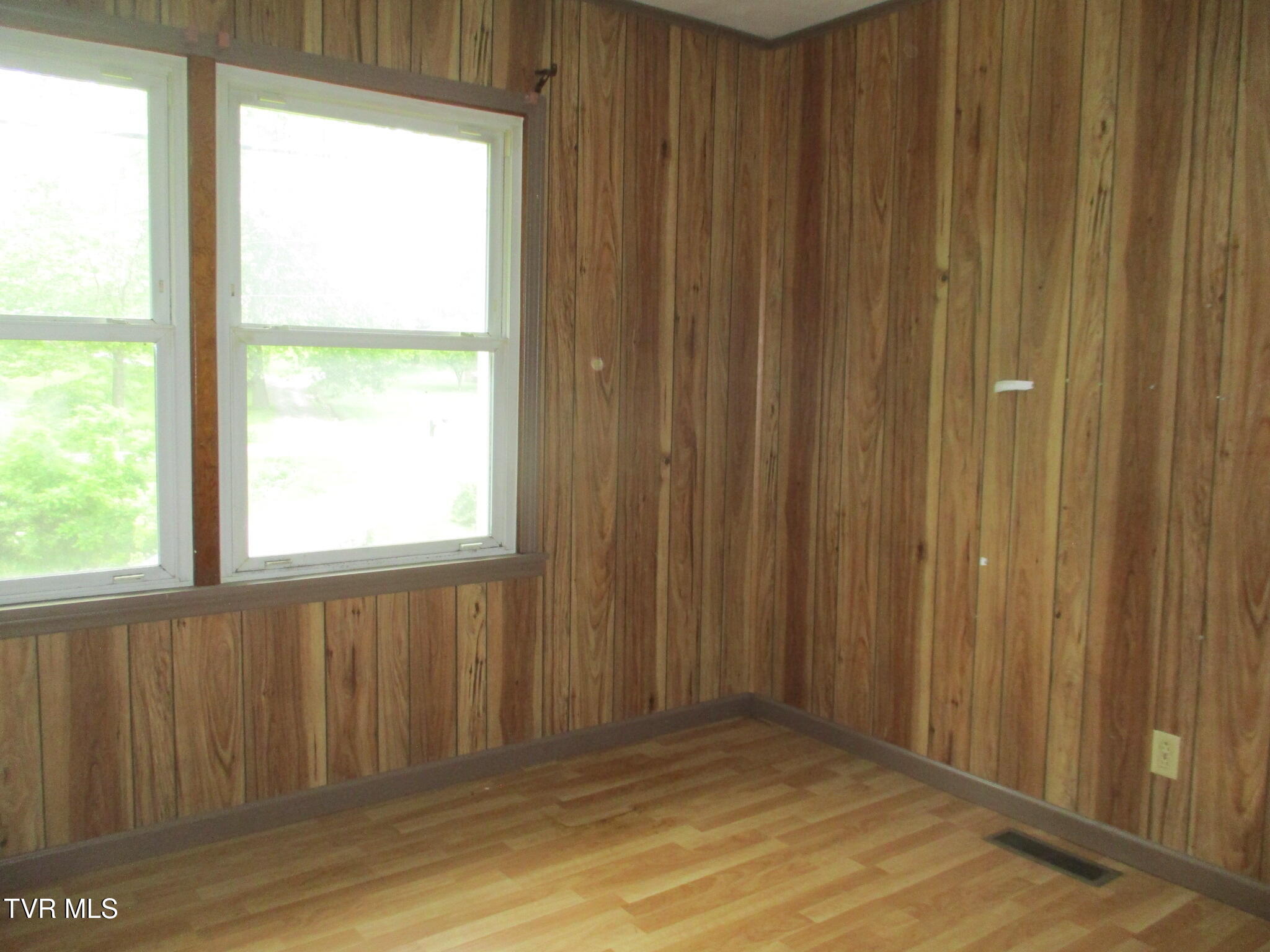 19374 Benhams Road Bristol, VA 24202 - Photo 15 of 23 IMG_9905