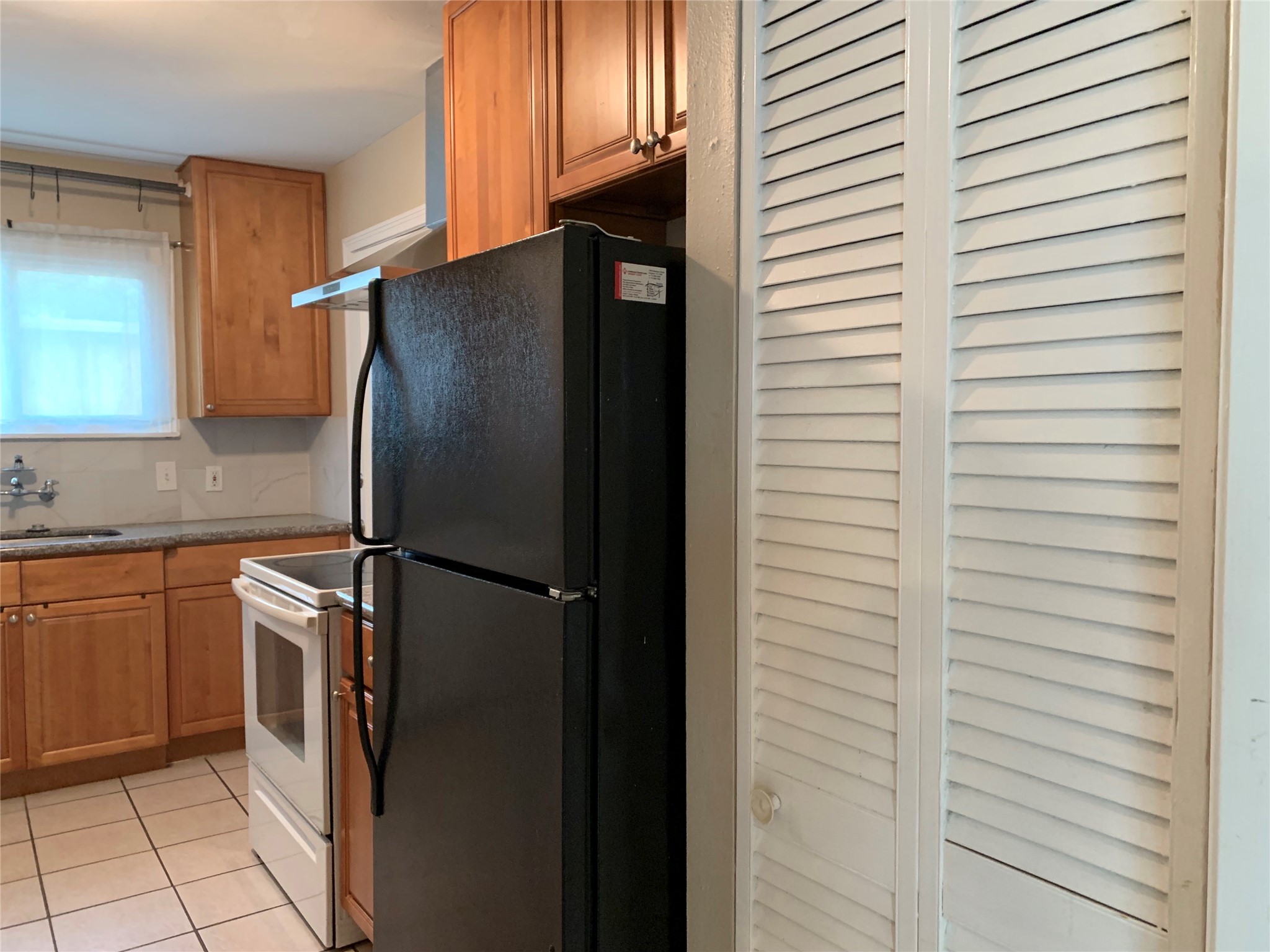 307 Avondale Street, Unit 1 Houston, TX 77006 - Photo 10 of 22 Kitchen has back door leading to detached garage parking area.