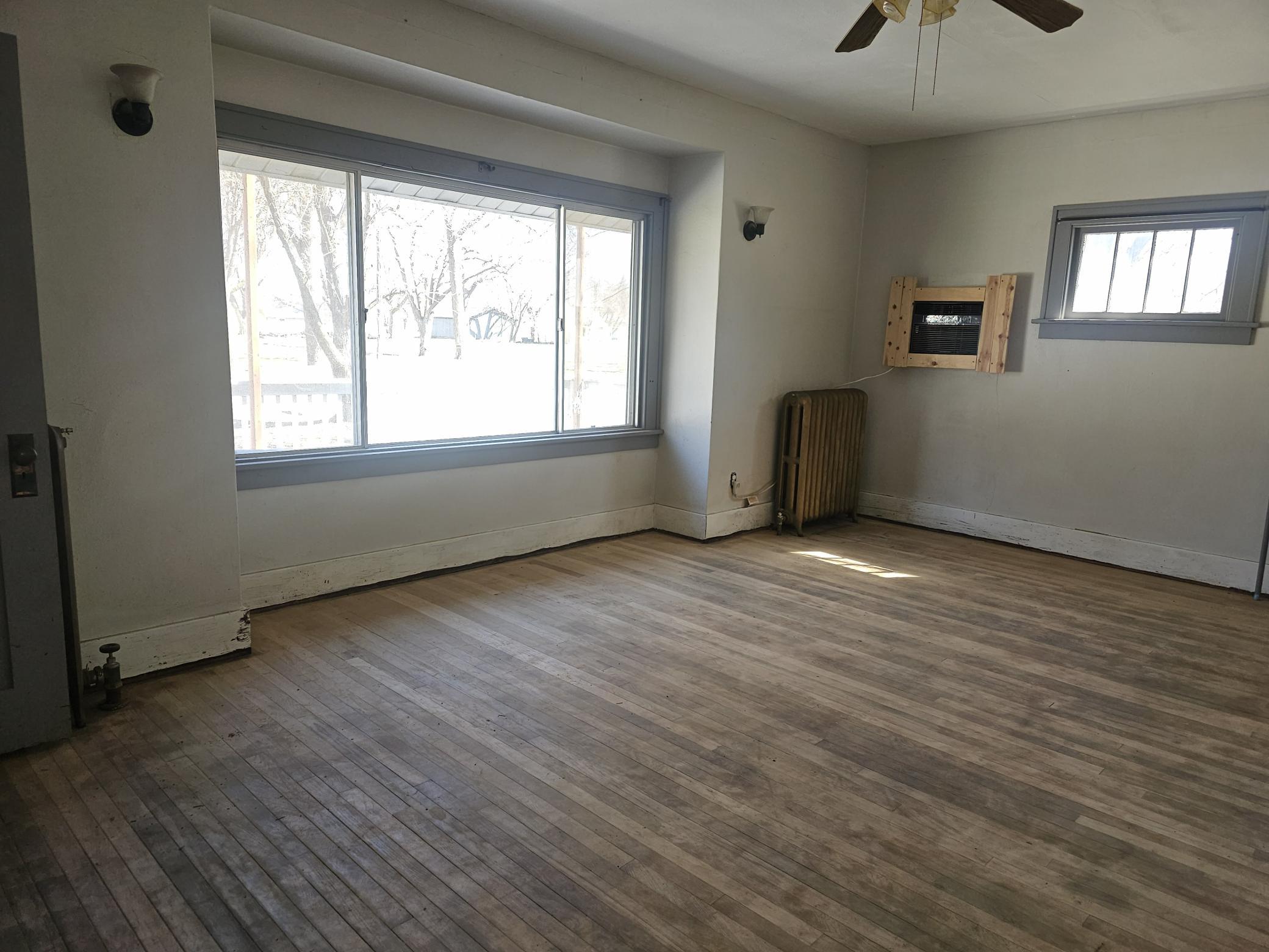 212 South Center Street Ceylon, MN 56121 - Photo 15 of 49