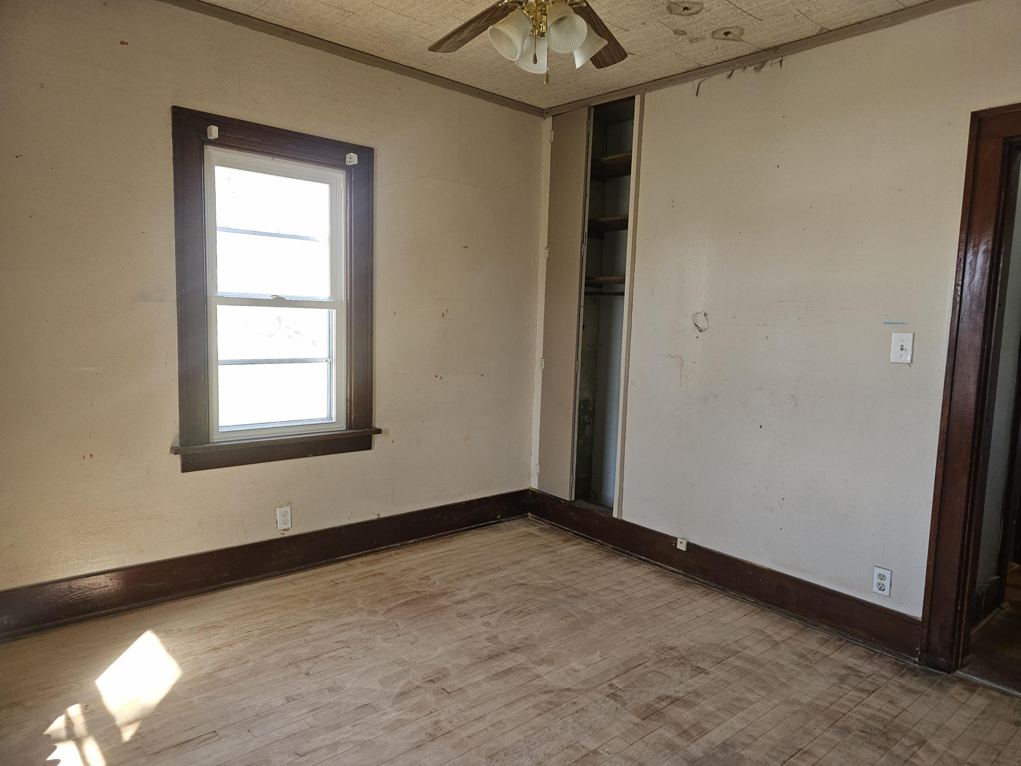 212 South Center Street Ceylon, MN 56121 - Photo 22 of 49