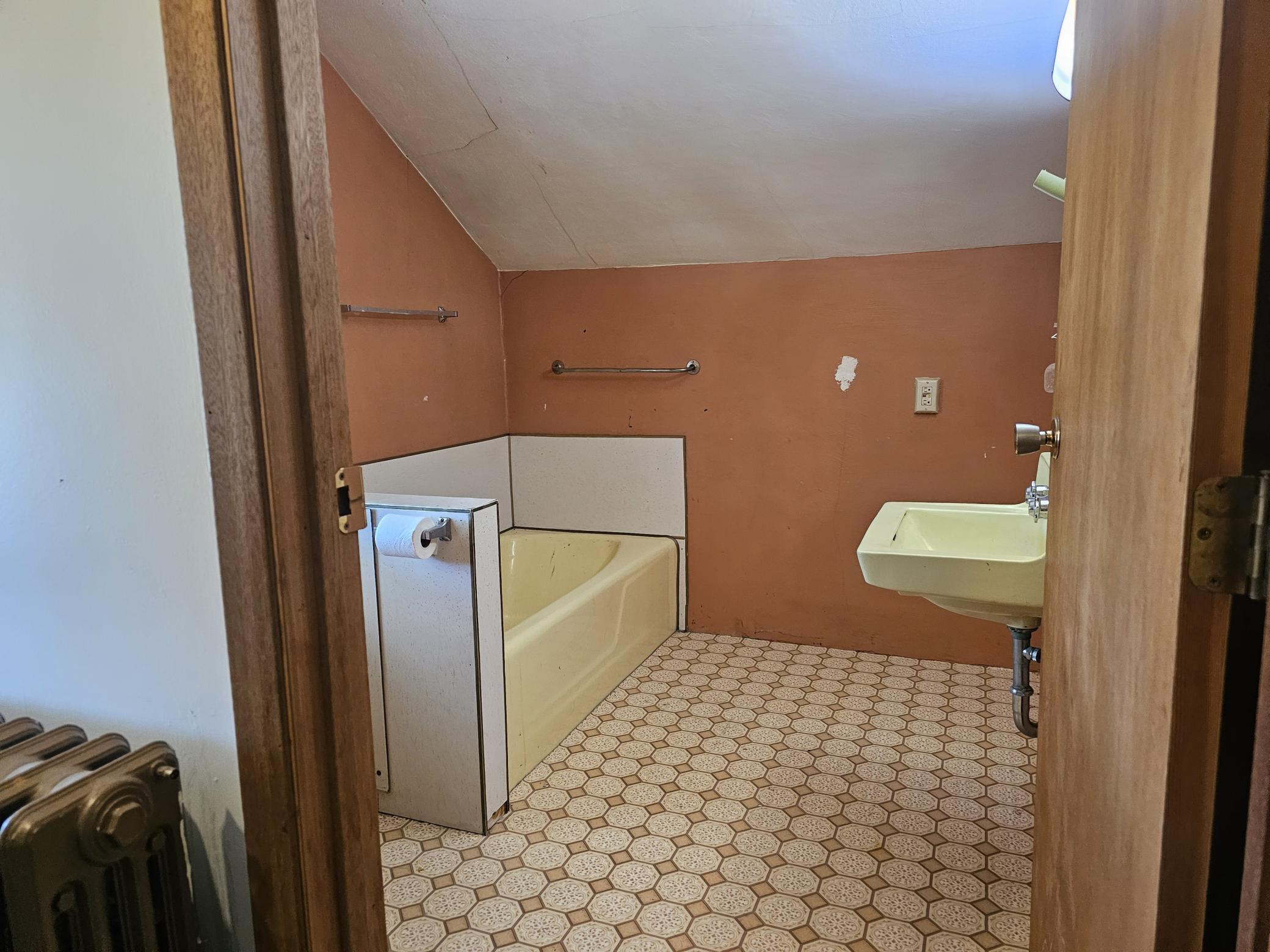 212 South Center Street Ceylon, MN 56121 - Photo 31 of 49