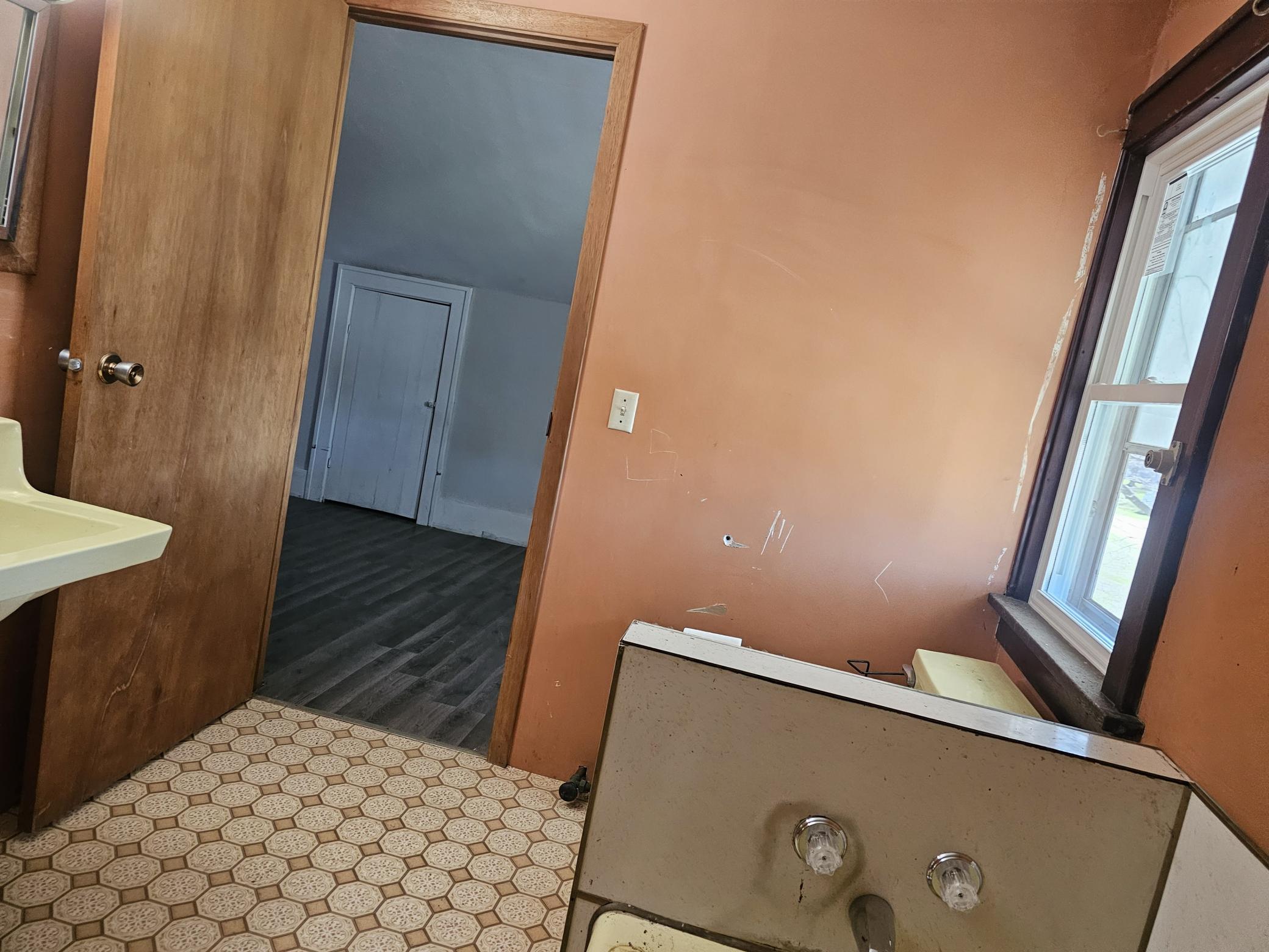 212 South Center Street Ceylon, MN 56121 - Photo 33 of 49