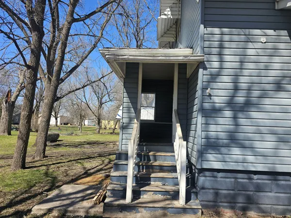 $85,000 | 212 South Center Street, Ceylon, MN 56121