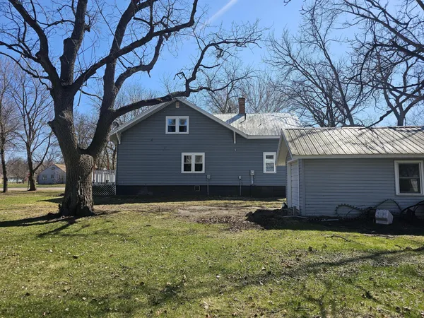 $85,000 | 212 South Center Street, Ceylon, MN 56121