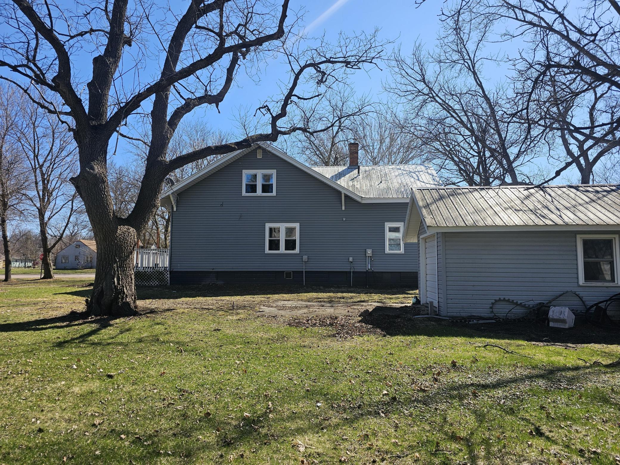 212 South Center Street Ceylon, MN 56121 - Photo 10 of 49