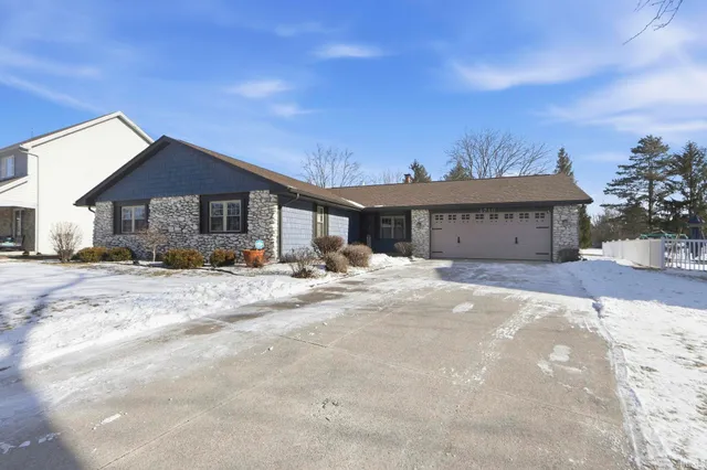 $299,900 | 4719 Bridgetown Court, Fort Wayne, IN 46804