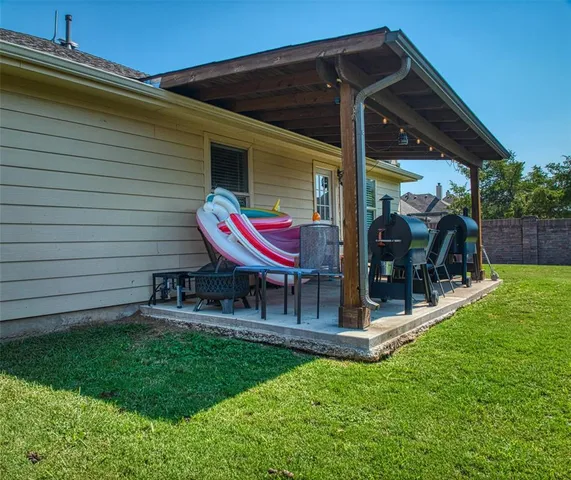 a view of a chair and table in backyard