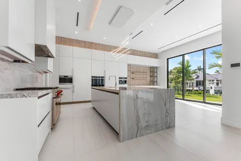 $7,695,000 | 940 Dogwood Drive, Delray Beach, FL 33483