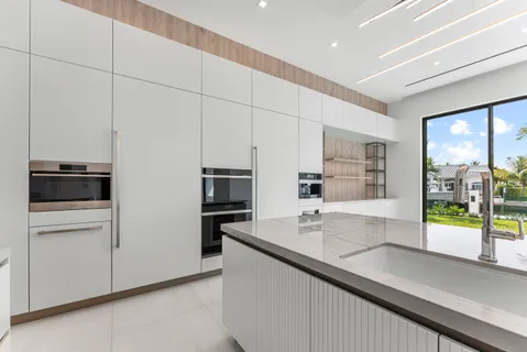 $7,695,000 | 940 Dogwood Drive, Delray Beach, FL 33483