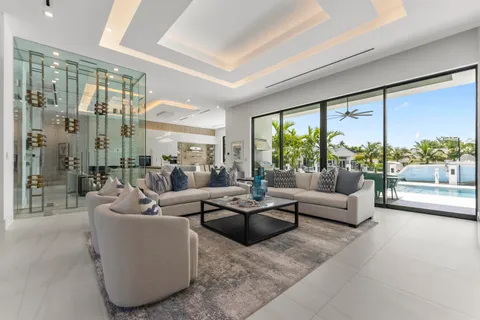 $7,695,000 | 940 Dogwood Drive, Delray Beach, FL 33483