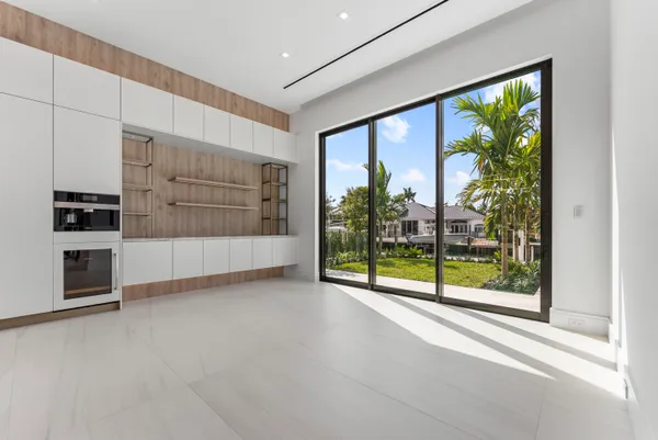 $7,695,000 | 940 Dogwood Drive, Delray Beach, FL 33483