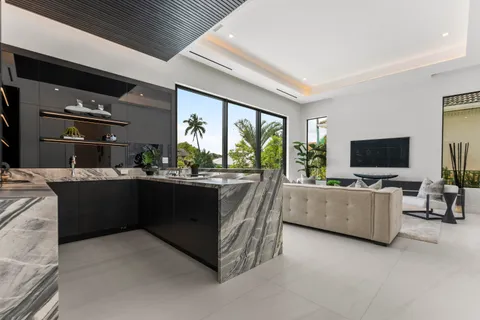 $7,695,000 | 940 Dogwood Drive, Delray Beach, FL 33483