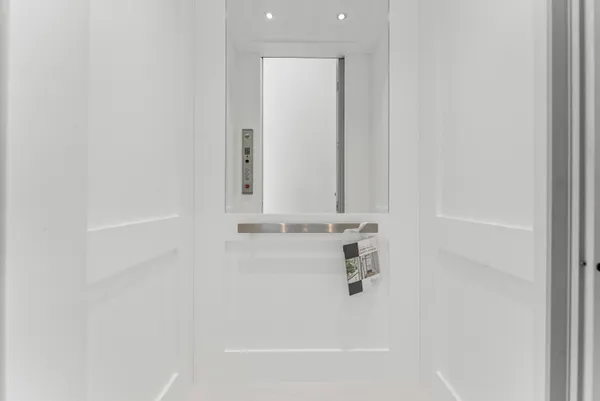 $7,695,000 | 940 Dogwood Drive, Delray Beach, FL 33483