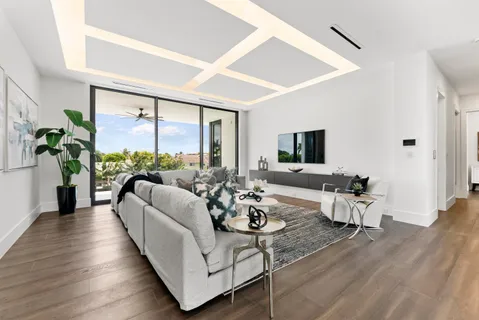 $7,695,000 | 940 Dogwood Drive, Delray Beach, FL 33483