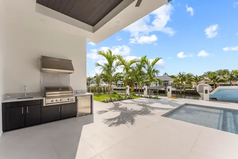 $7,695,000 | 940 Dogwood Drive, Delray Beach, FL 33483