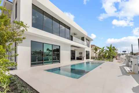 $7,695,000 | 940 Dogwood Drive, Delray Beach, FL 33483