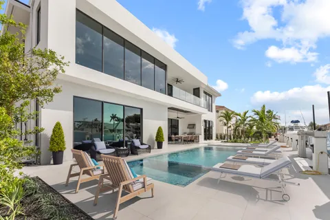 $7,695,000 | 940 Dogwood Drive, Delray Beach, FL 33483