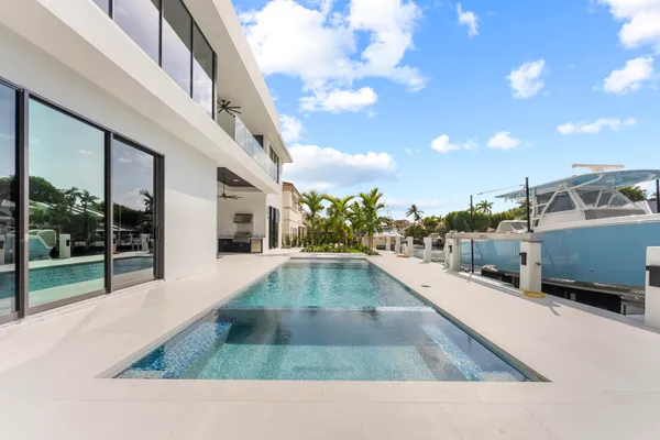 $7,695,000 | 940 Dogwood Drive, Delray Beach, FL 33483