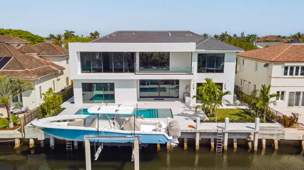 $7,695,000 | 940 Dogwood Drive, Delray Beach, FL 33483