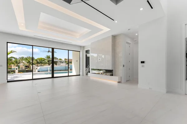 $7,695,000 | 940 Dogwood Drive, Delray Beach, FL 33483