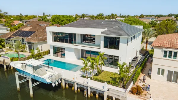 $7,695,000 | 940 Dogwood Drive, Delray Beach, FL 33483