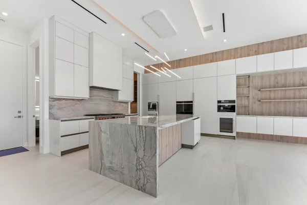 $7,695,000 | 940 Dogwood Drive, Delray Beach, FL 33483