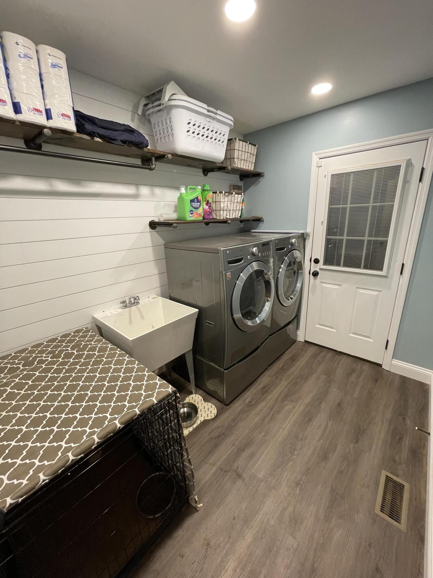 6657 Rolling River Road Harrison, TN 37341 - Photo 14 of 34 Laundry Room