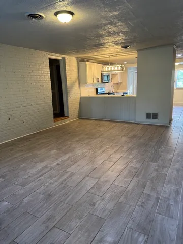 $1,795 | 520 College Street, Unit 2, Portland, TN 37148